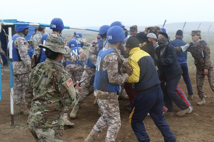 Qatar Armed Forces train in distribution of humanitarian goods at Khaan Quest 2018