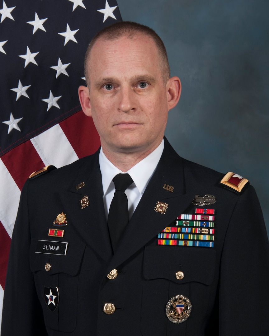 Sliman receives DMSM for achievements as commander, DLA Distribution Europe