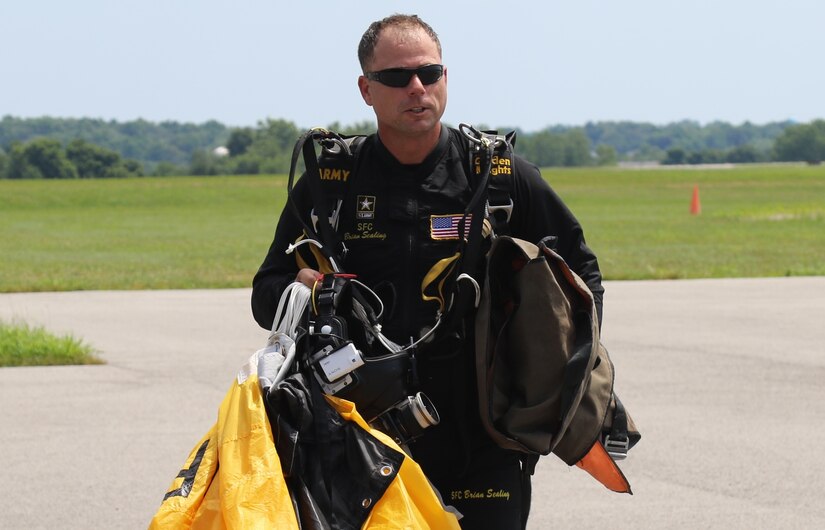 U.S. Army Parachute Team conquers skies of Elizabethtown, Ky.