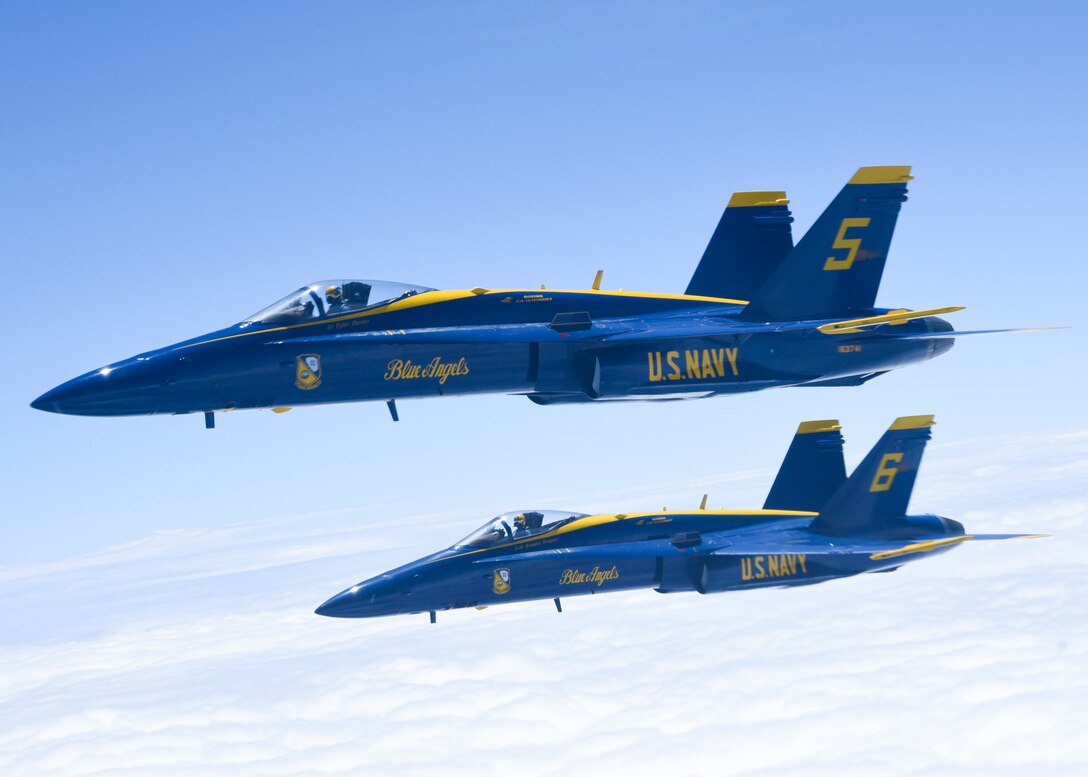 117 ARW Refuels U.S. Navy Blue Angels