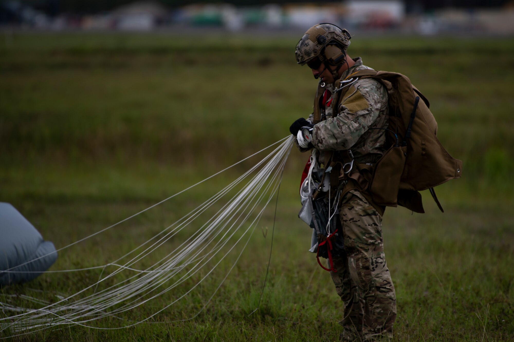 ST operators conduct military freefall