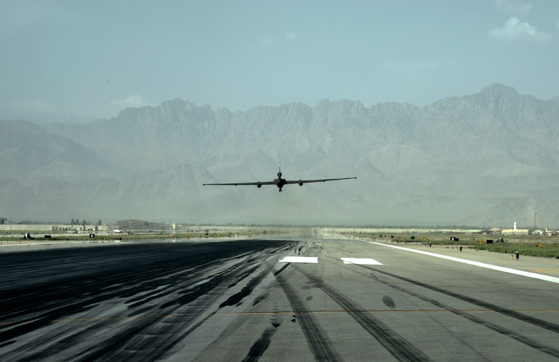 A U-2 Dragon Lady, 380th Air Expeditionary Wing, Al Dhafra Air Base, United Arab Emirates, takes off from Bagram Airfield, Afghanistan, June 22, 2018.  Mobile chase car drivers act as a second pair of eyes and ears for U-2 pilots during their launch and landings, making up for the pilot’s limited movement and vision.  Once an aircraft nears the runway, chase cars speed off in pursuit close behind it, radioing adjustments to pilot until they are inches from the ground. (U.S. Air Force photo by Staff Sgt. Kristin High)