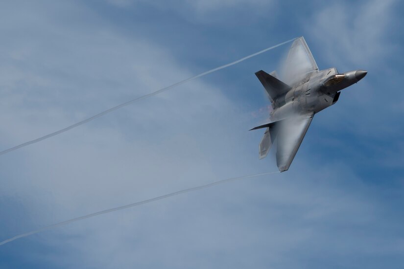 F-22 Raptor skids off runway while landing on JBER flight line > Joint ...