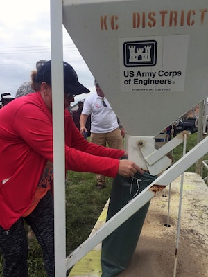 An unidentified volunteer fills sandbags using a gravity fed machine during levee safety training conducted in North Kansas City, Mo., May 24, 2017.