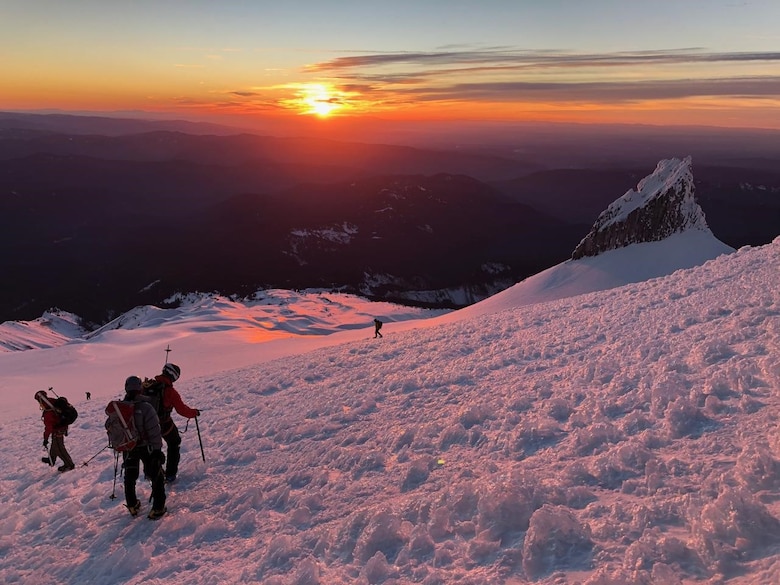 Guardian Angel team rescues climbers on Mount Hood