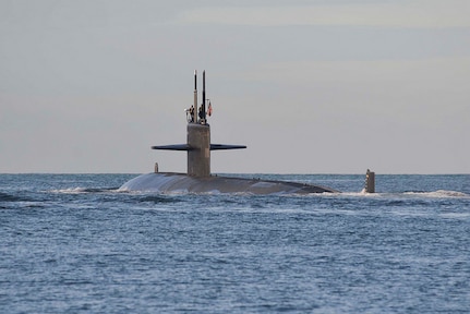 PACIFIC OCEAN (Aug. 4, 2015) The Los Angeles-class fast attack submarine USS Bremerton (SSN 698) departs Pearl Harbor, Hawaii, while underway on routine operations. (U.S. Navy photo by Mass Communication Specialist 1st Class Steven Khor/Released)