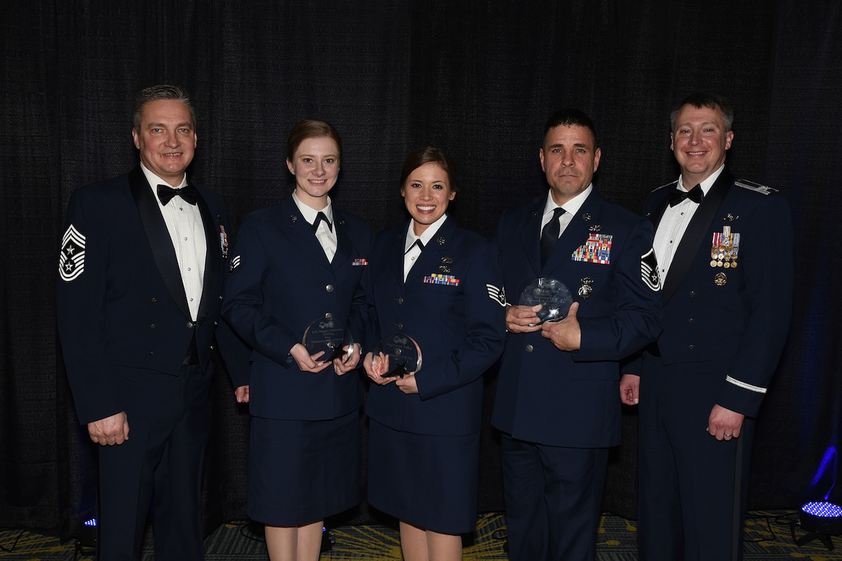 Happy Hooligans Recognize Outstanding Airmen > 119th Wing