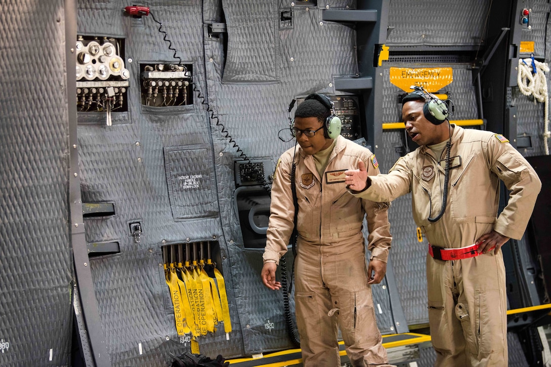 Providing guidance how to properly load cargo onto a C-5M Super Galaxy aircraft.
