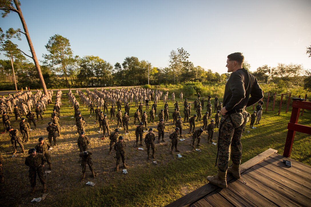 U.S. Marine Corps Staff Sgt. Christopher D. Hobb, a field training instructor with Weapons and Field Training Battalion, demonstrates how to properly tie and tighten a rope harness Oct 4, 2017, to recruits of Hotel Company, 2nd Recruit Training Battalion, and Oscar Company, 4th Recruit Training Battalion, on Parris Island, S.C.