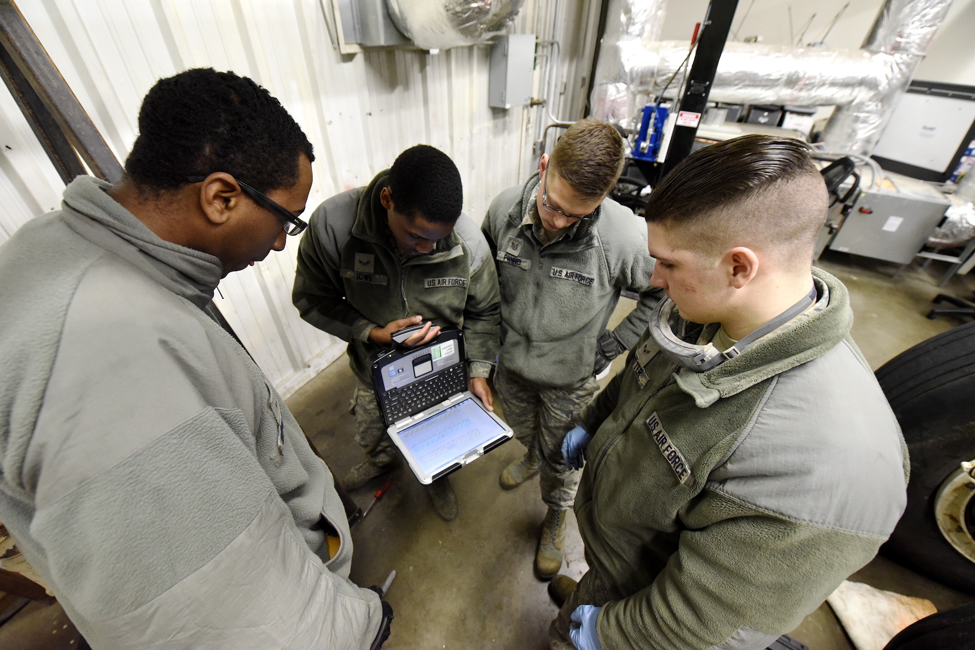 Minot AFB missile, aircraft maintainers