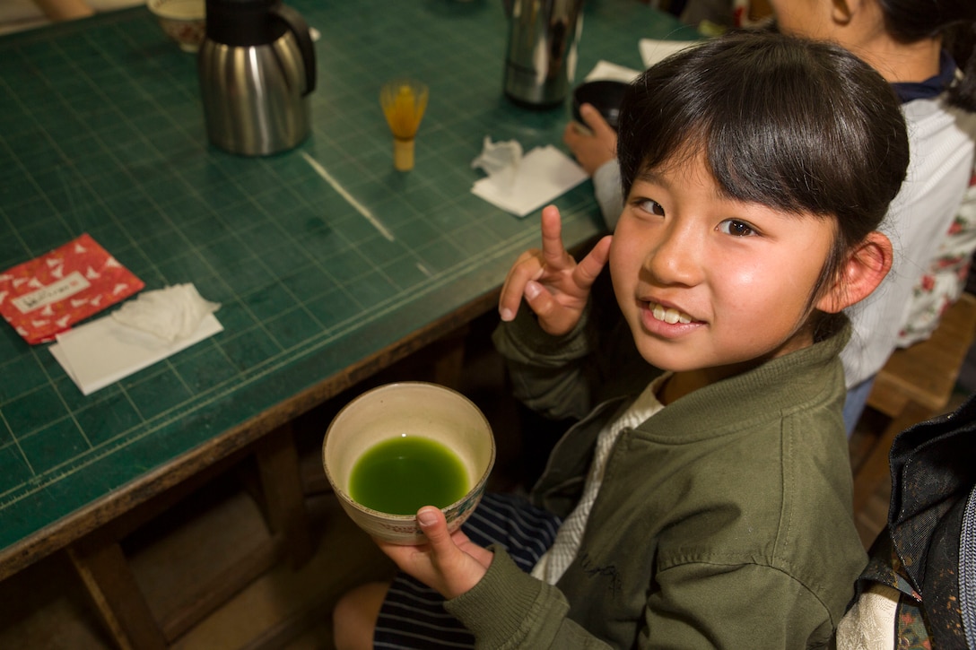 American, Japanese neighbors sip on cups of friendship