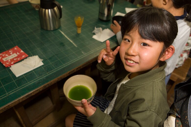 American, Japanese neighbors sip on cups of friendship