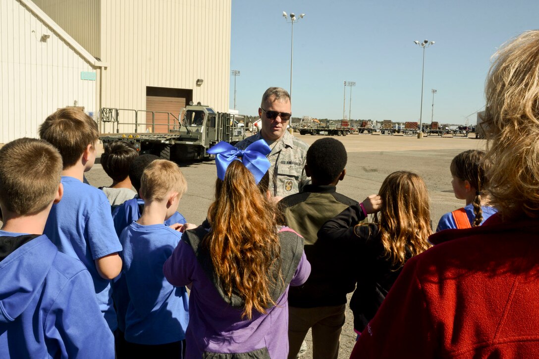 U.S. Air Force Reserve Senior Master Sgt. Jonathan Vansandt, the superintendent of inspections for the 913th Airlift Group, explains the capabilities of a Halverson 25K Loader to a group of fourth graders from Southwest Christian Academy at Little Rock Air Force Base, Ark., Mar. 6, 2017.