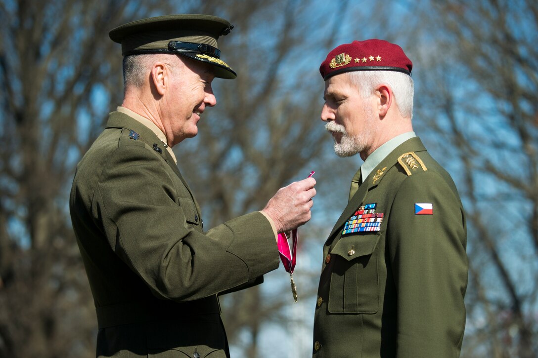 Marine Corps Gen. Joseph F. Dunford presents an award to Czech Gen. Petr Pavel.
