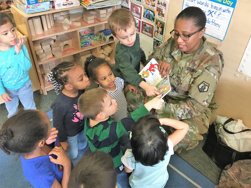 7th MSC Soldiers read to preschoolers