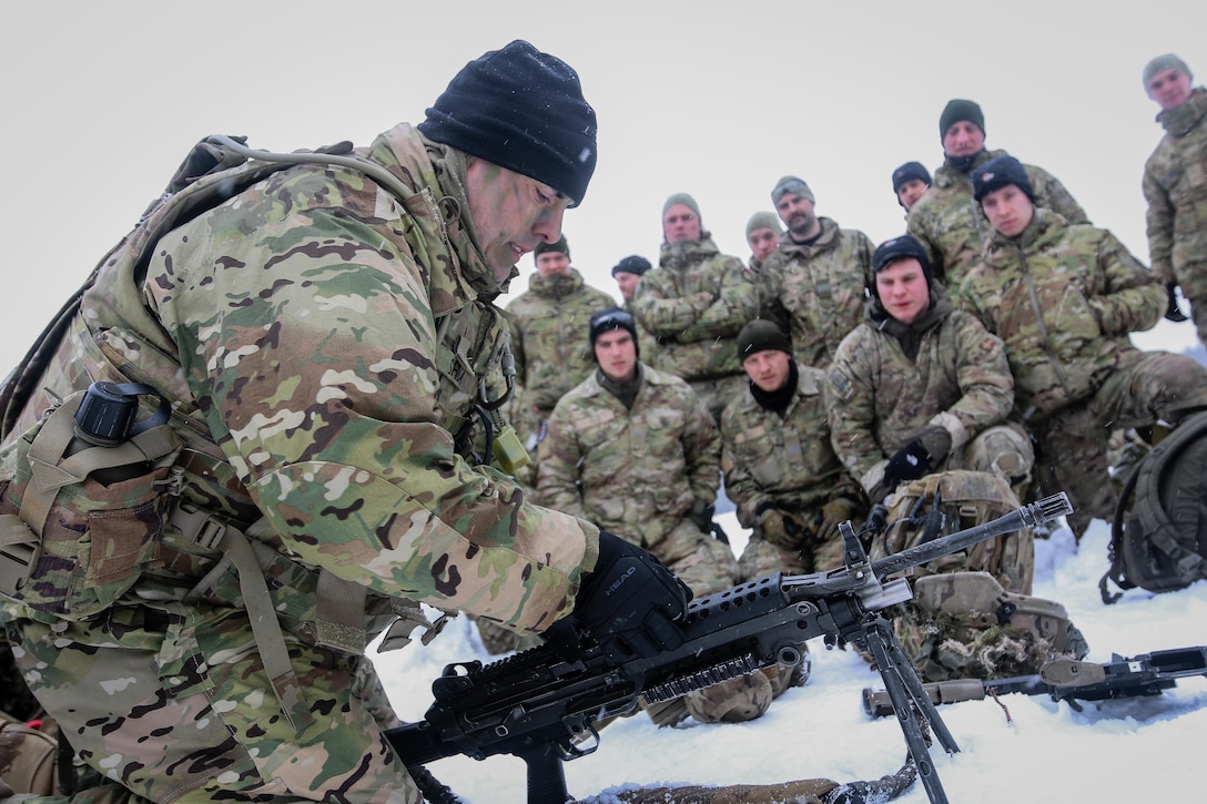 Soldiers give advice during multinational weapons training exercise