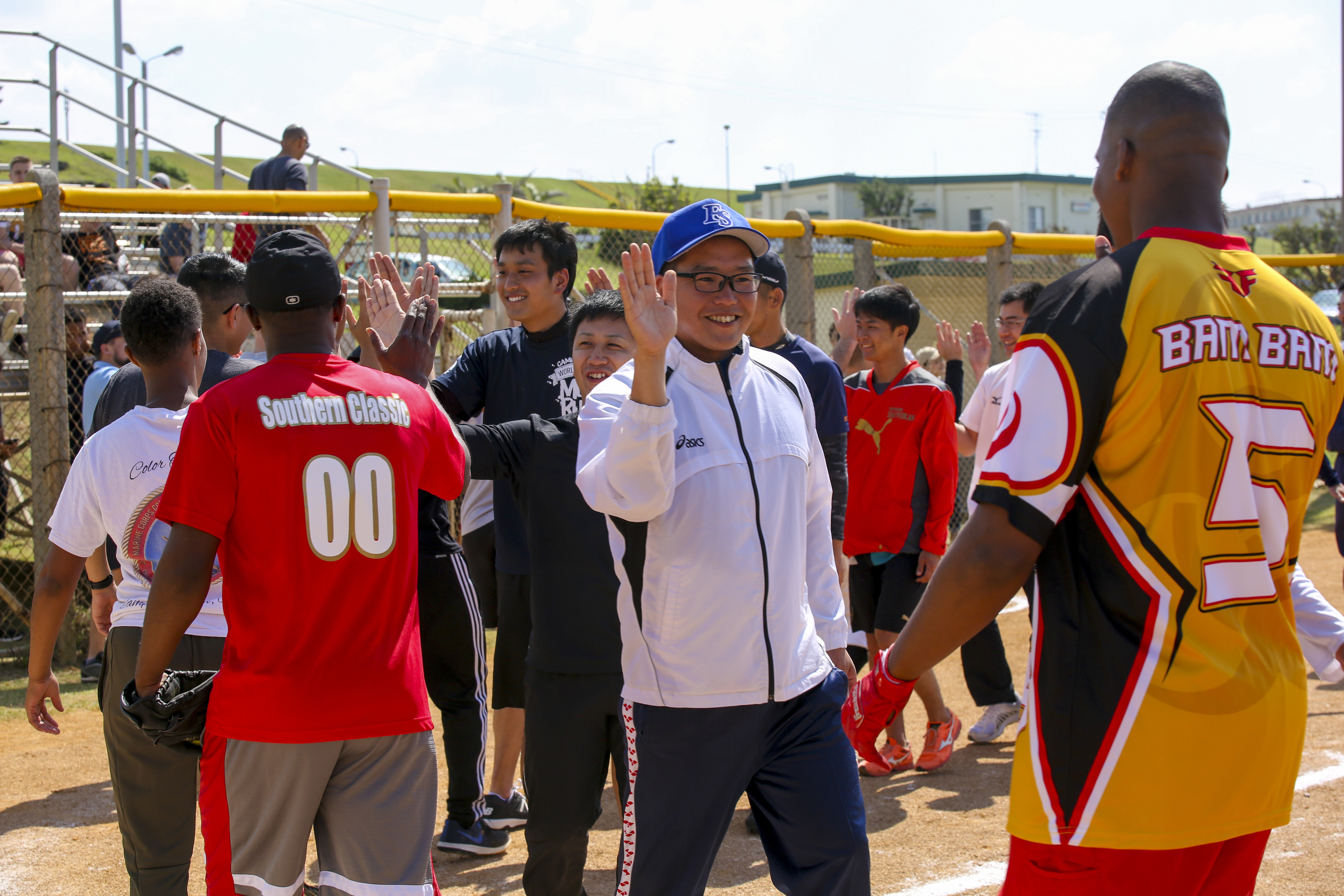 Japanese, American children participate in baseball clinic > Okinawa  Marines > News Article Display