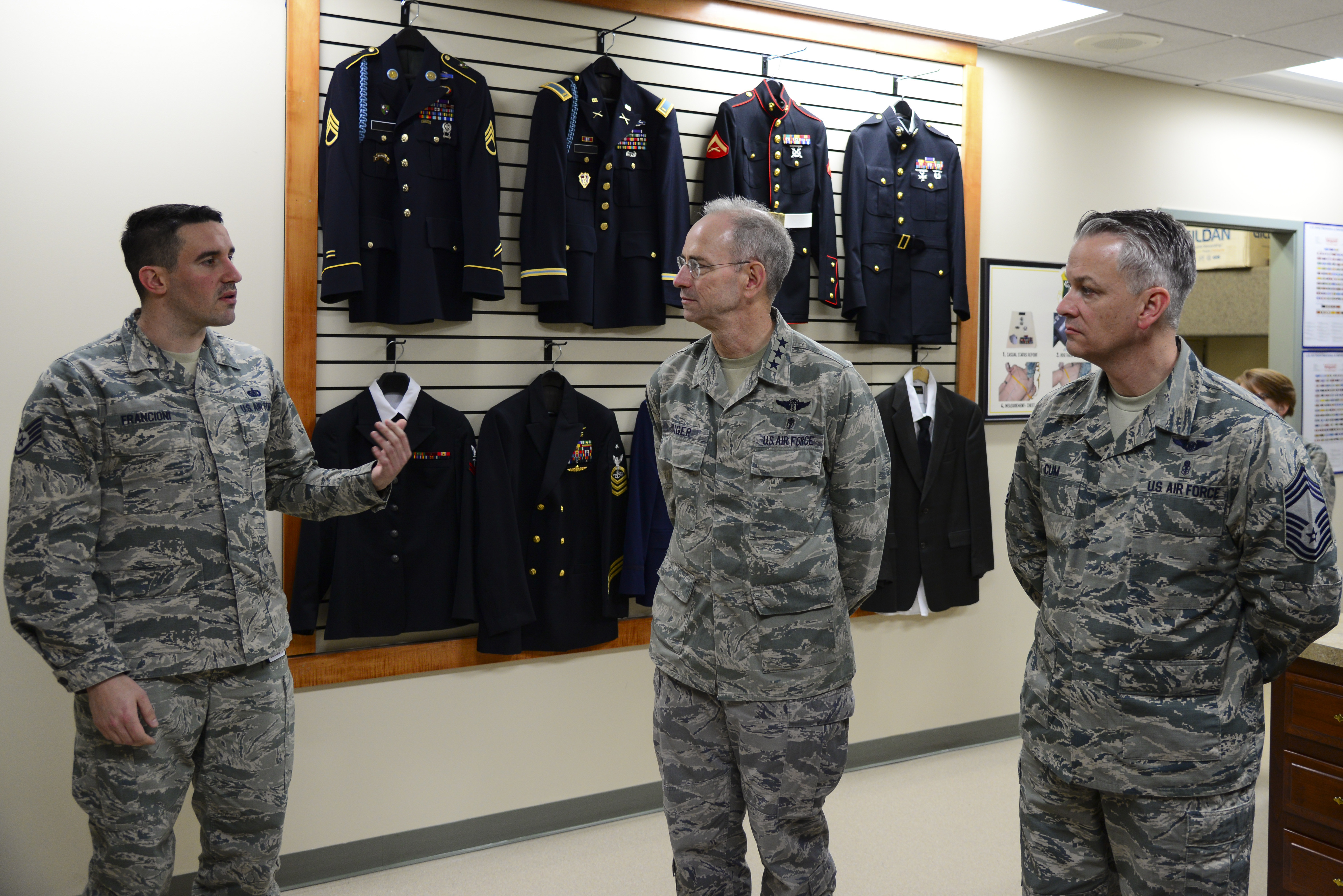 air-force-surgeon-general-visits-afmes-afmao-436th-mdg-medics