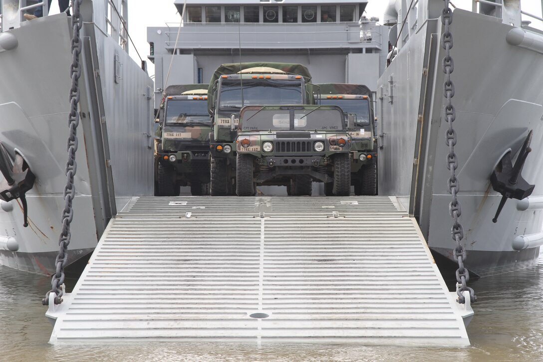 U.S. Army LCU moves Army Reserve vehicles