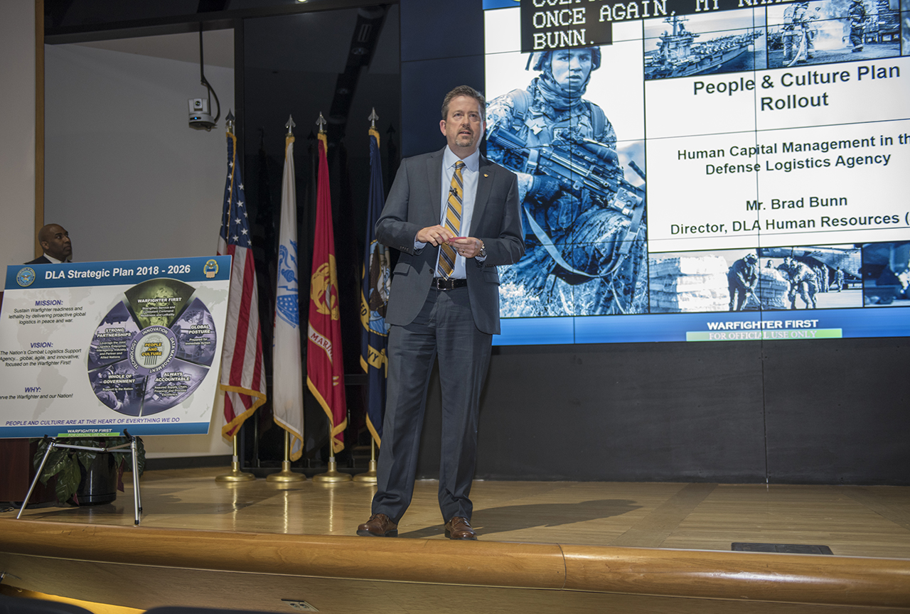 DLA Human Resources Director Visits Land and Maritime, updates w