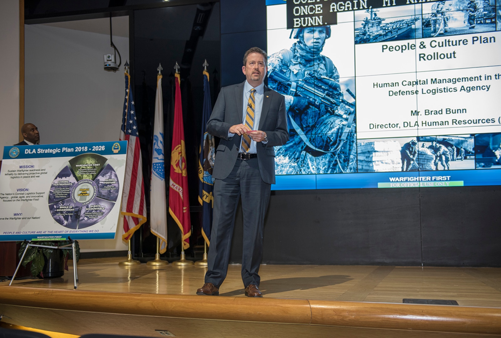 Brad Bunn speaks to the workforce at DLA Land and Maritime