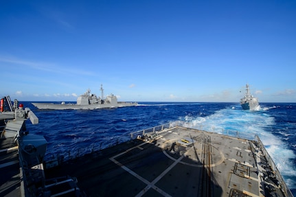 USS Mustin Sharpens Skills During MultiSail 18