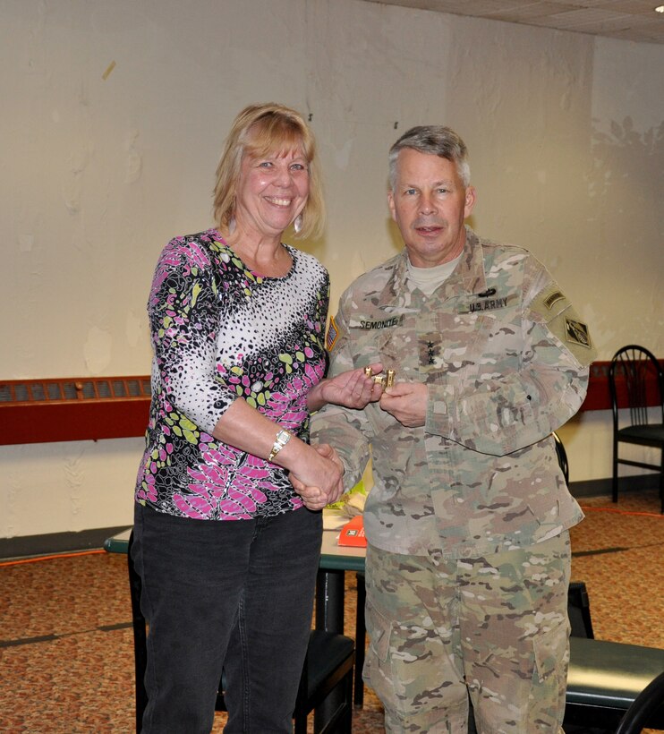 LOUISVILLE, Ky. – USACE Commanding General Lt. Gen. Todd Semonite recognizes Bev Noel-Chavez for her service as the Critical Incident Stress Management team coordinator, during the team’s annual training, Feb. 28, 2018.