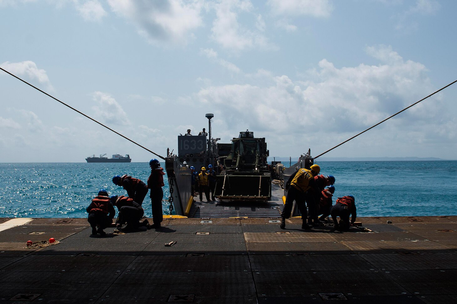 USS Ashland Arrives in Okinawa to Embark 31st MEU Marines