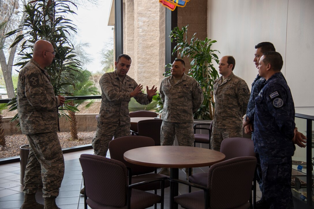 US, Salvadoran Airmen share night vision knowledge