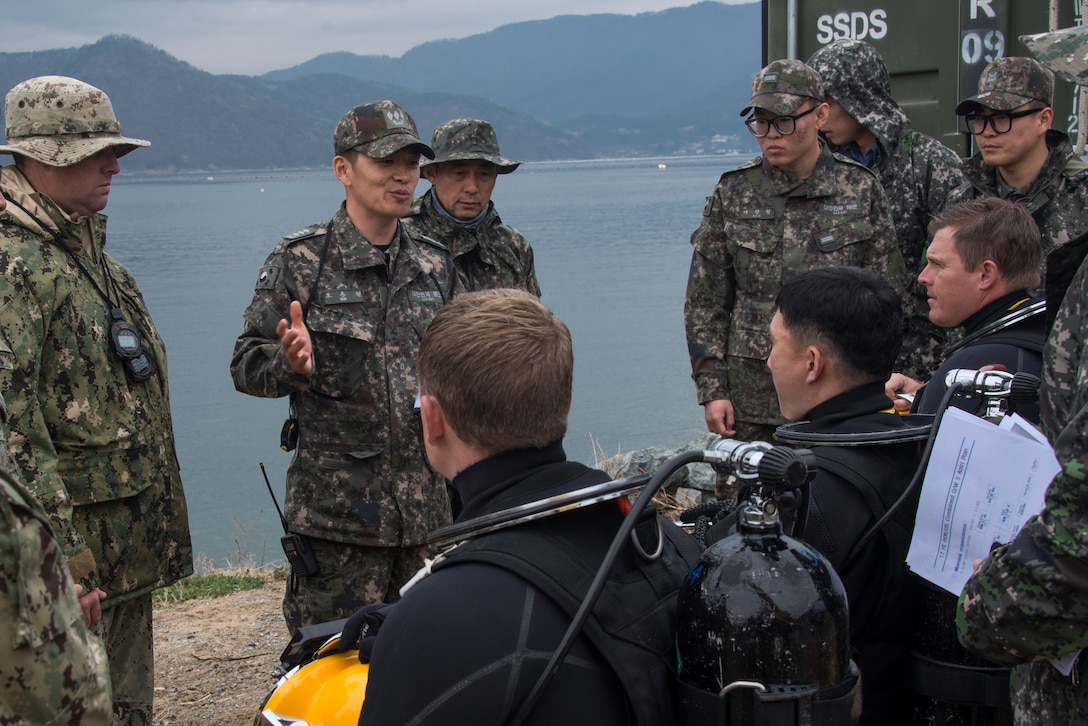 South Korean and U.S. divers hold a briefing before a combined diving operation.in Exercise Foal Eagle 2017.