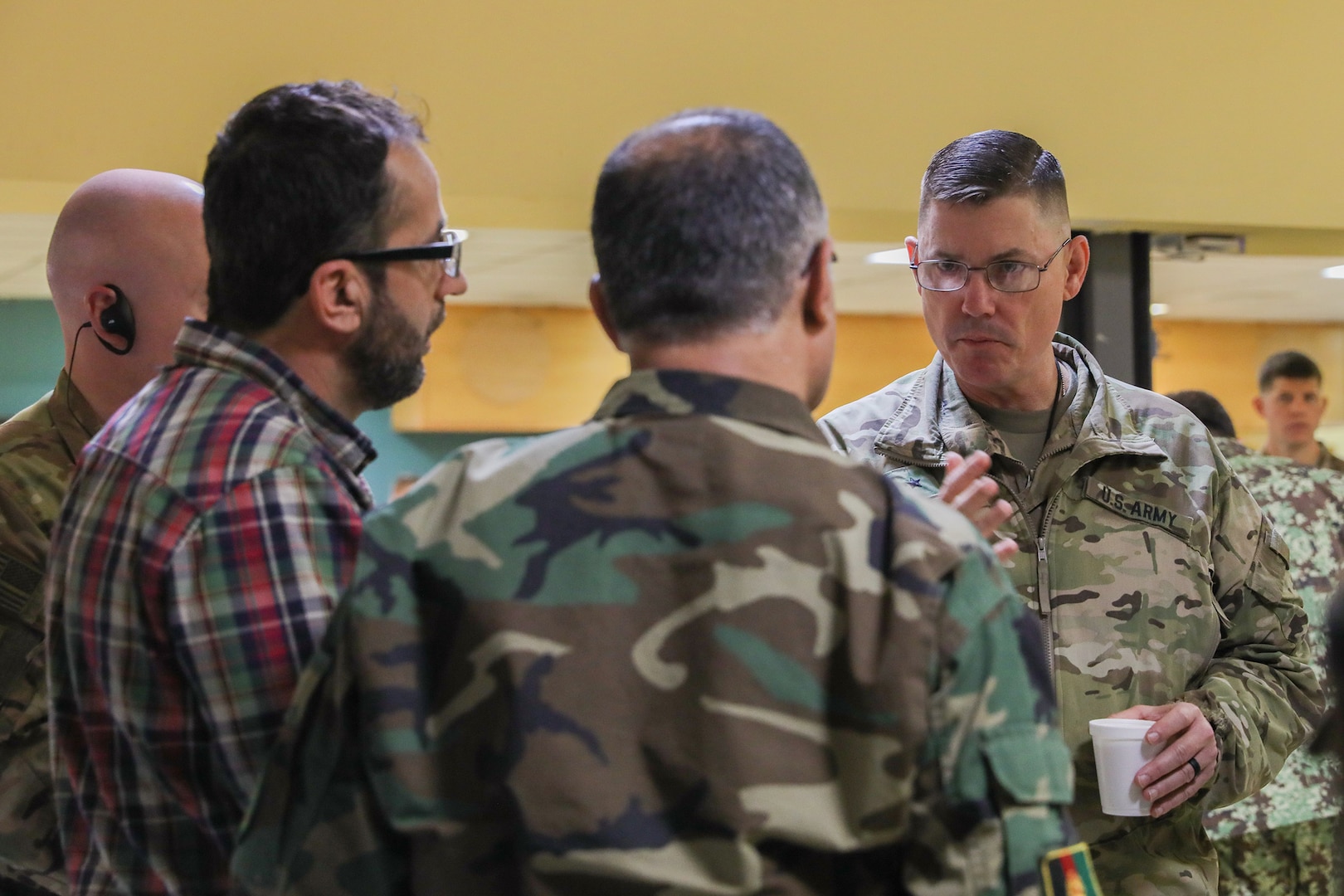 Calif. Guard members brief Afghan counterparts