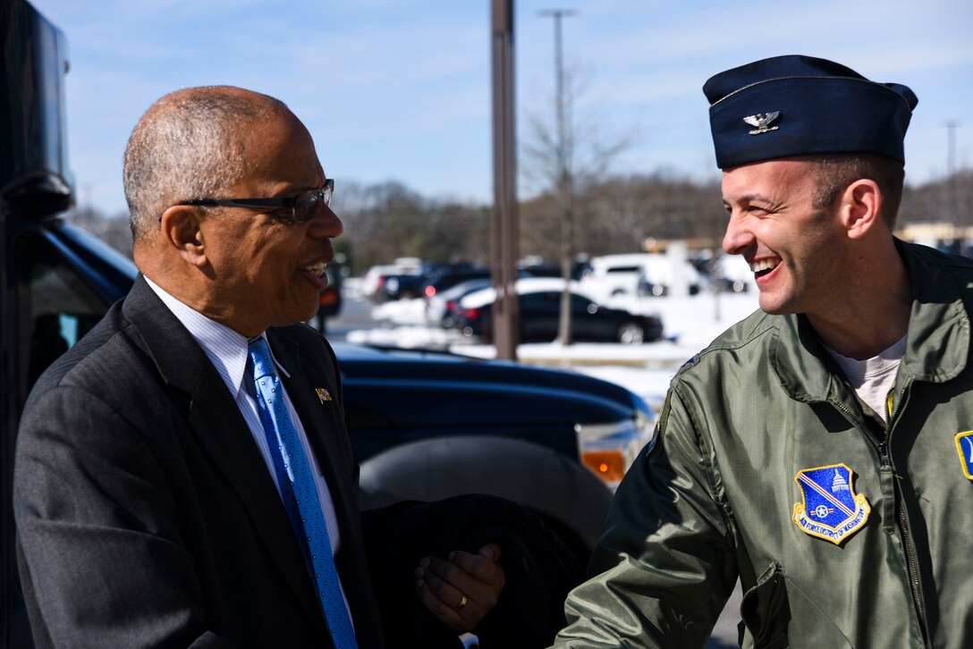 Commander greets state official