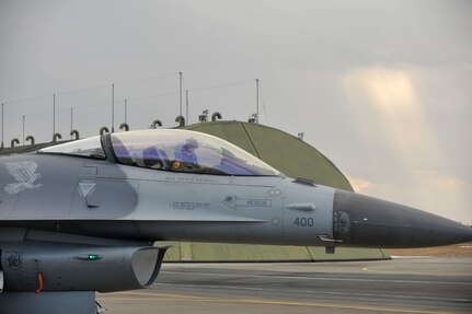 Maintenance Airmen bring F-16 to life