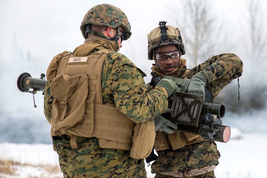 Marines prepare a stinger training launch simulator.