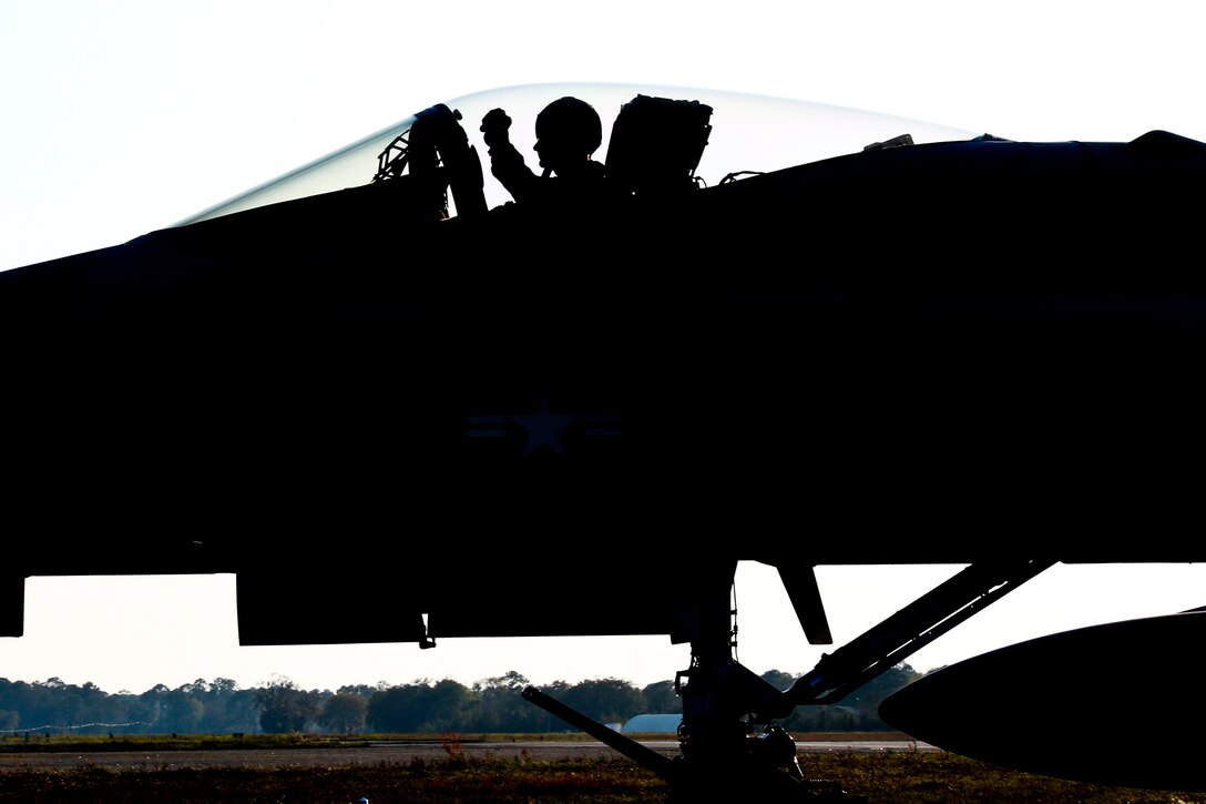 An F/A-18C Hornet taxis down the flight line aboard Marine Corps Air Station Beaufort, March 22.