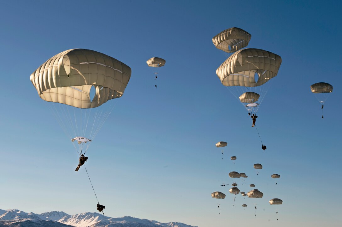 Spartan paratroopers go airborne