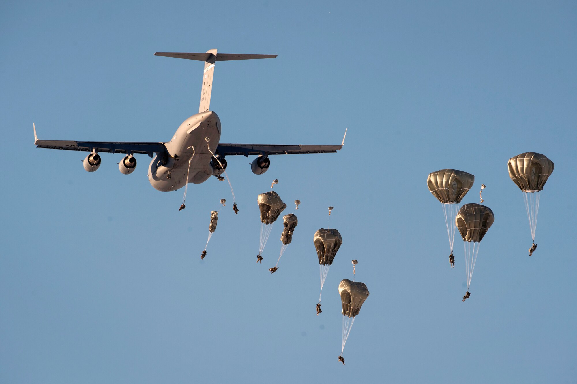 Spartan paratroopers go airborne