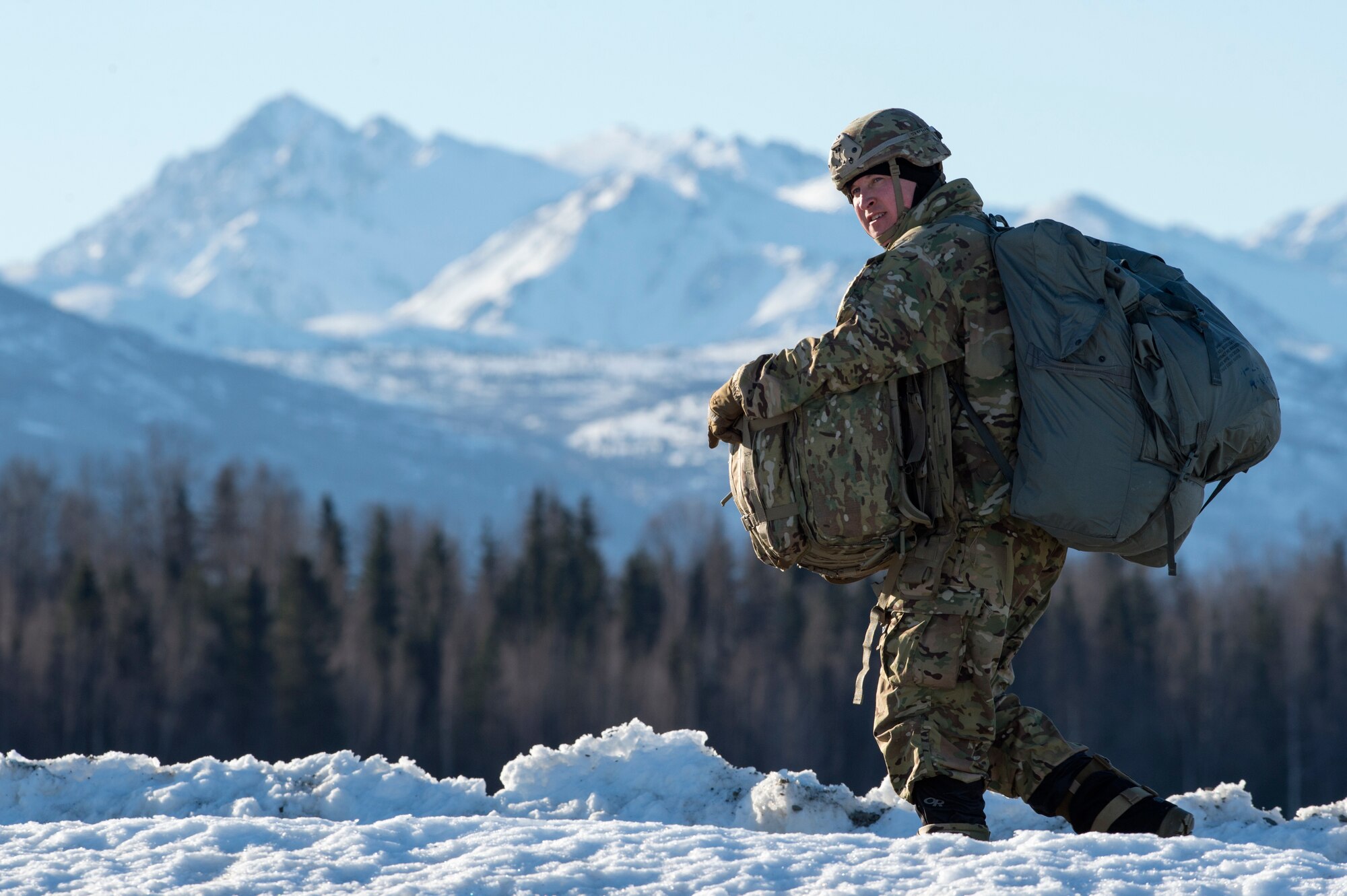 Spartan paratroopers go airborne