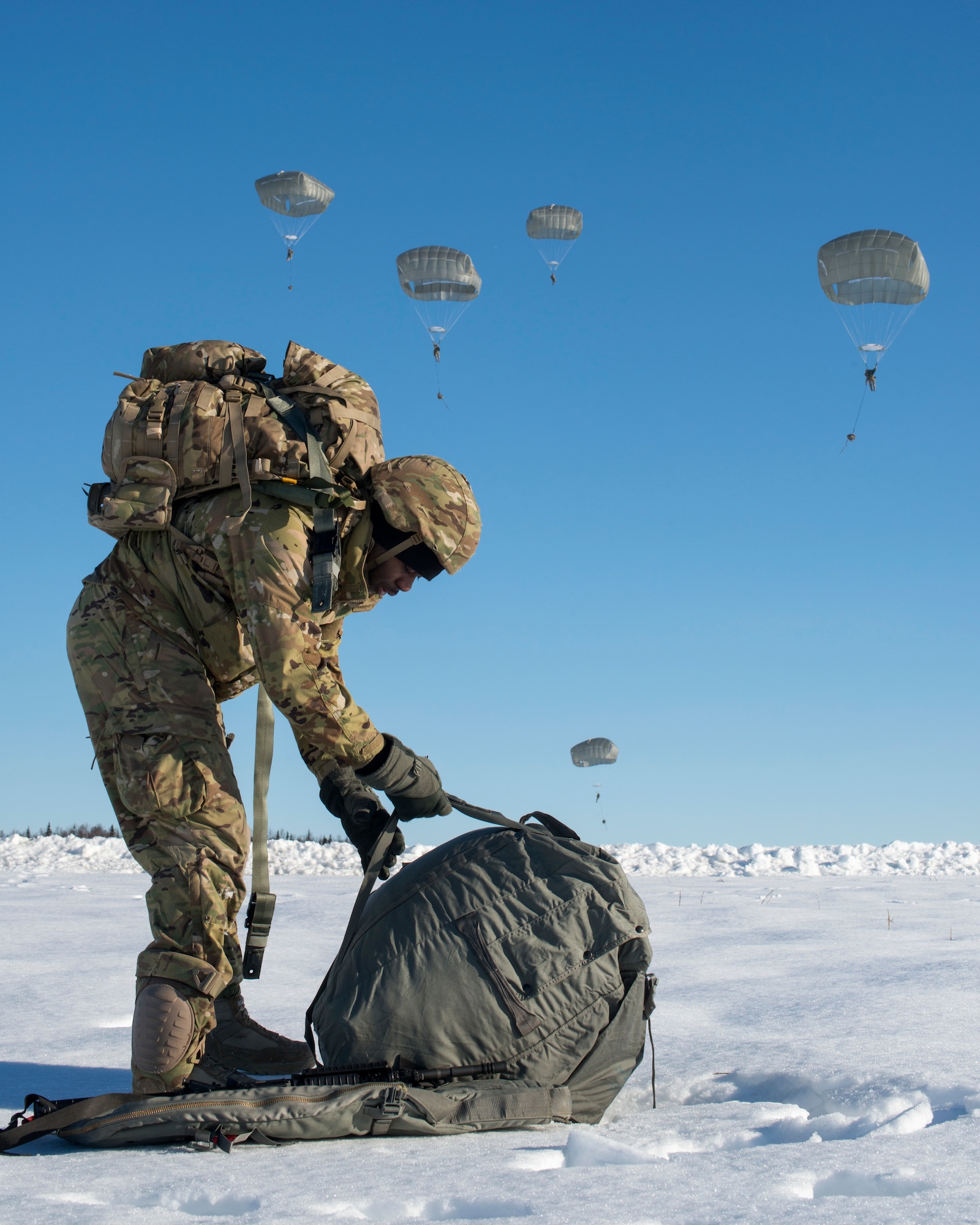 Spartan paratroopers go airborne