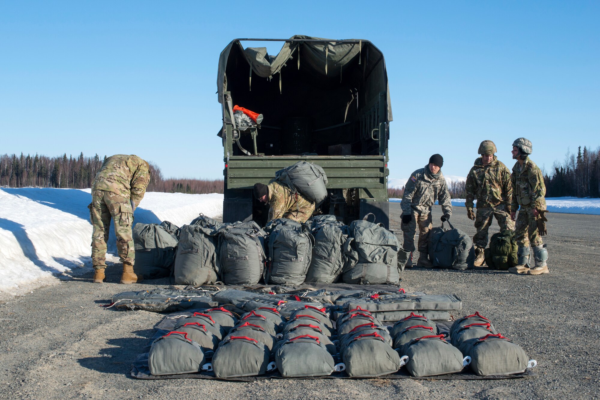 Spartan paratroopers go airborne