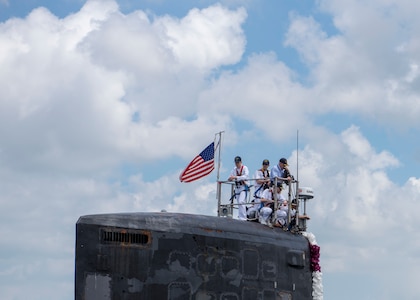 180330-N-LY160-0035 PEARL HARBOR, Hawaii (March 30, 2018) The Virginia-class fast-attack submarine USS Mississippi (SSN 782) returns to Joint Base Pearl Harbor-Hickam following a six-month Western Pacific deployment, March 30. (U.S. Navy photo by Mass Communication Specialist 2nd Class Michael H. Lee/ Released)