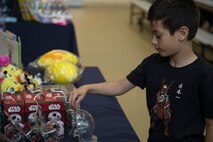 USO Iwakuni hosts second annual Pizza-Bingo Night