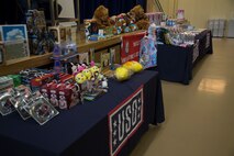 USO Iwakuni hosts second annual Pizza-Bingo Night