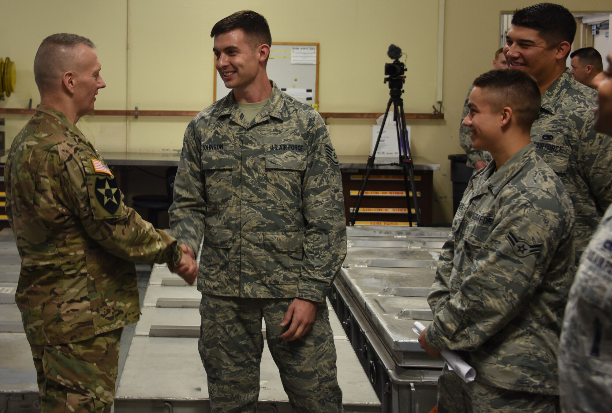 U.S. Army Command Sgt. Maj. John Wayne Troxell, Senior Advisor to the Chairman of the Joint Chiefs of Staff, shakes hand of Airman.