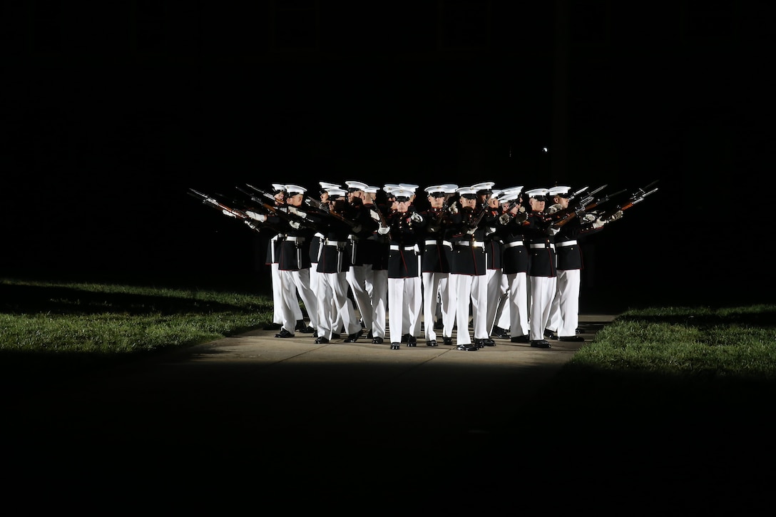 Marines with the Silent Drill Platoon execute their “bursting bomb” sequence during a Friends and Family Ceremony at Marine Barracks Washington D.C., April 27, 2018. The guest of honor for the parade was the Commandant of the Marine Corps Gen. Robert B. Neller, and the hosting official was the Barracks’ Commanding Officer Col. Tyler J. Zagurski. (Marine Corps photo by Pfc. James Bourgeois/Released)