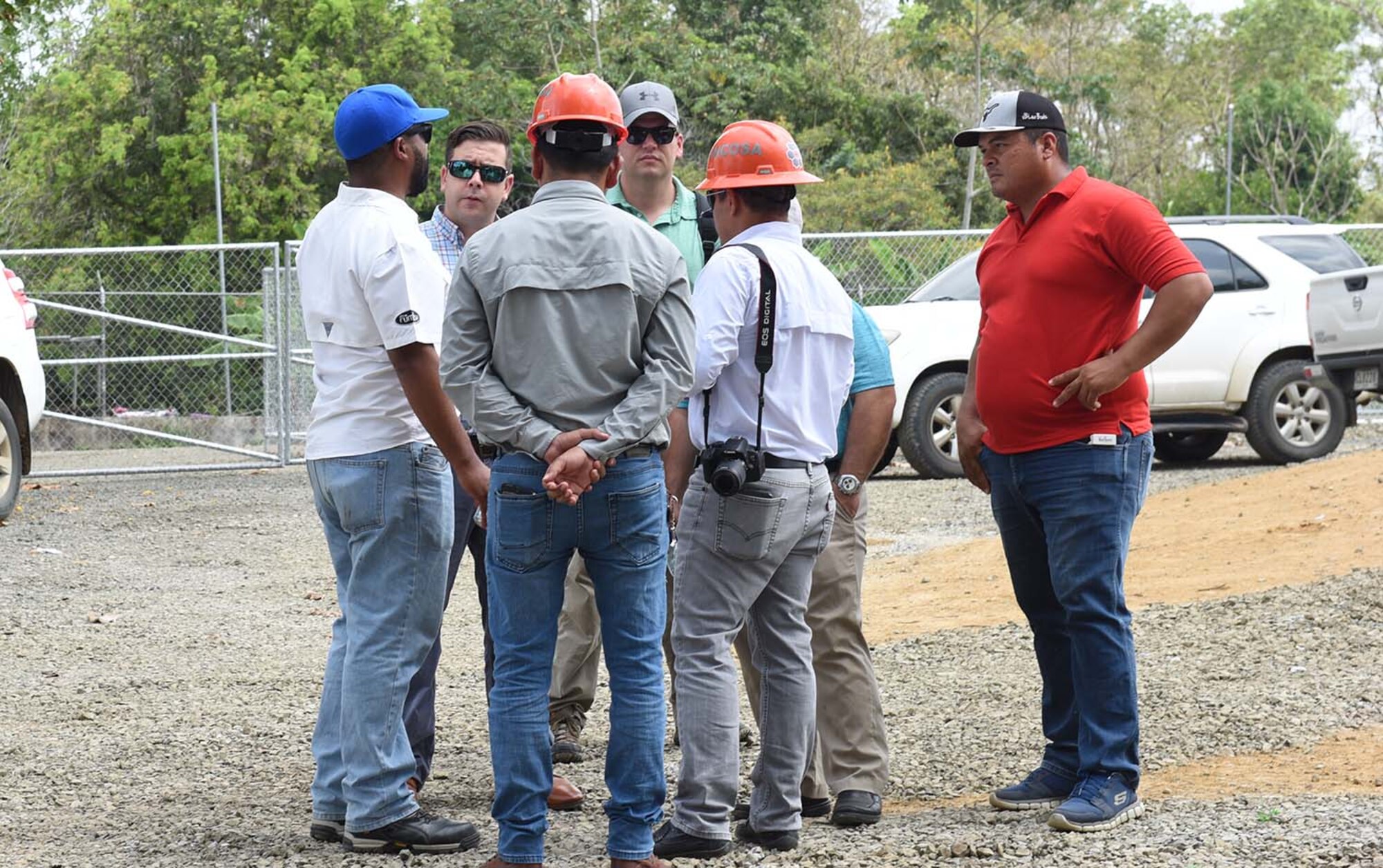 U.S. Air Force contractors have built relationships and negotiated contracts during Exercise New Horizons 2018 in Meteti, Panama, April 20, 2018.