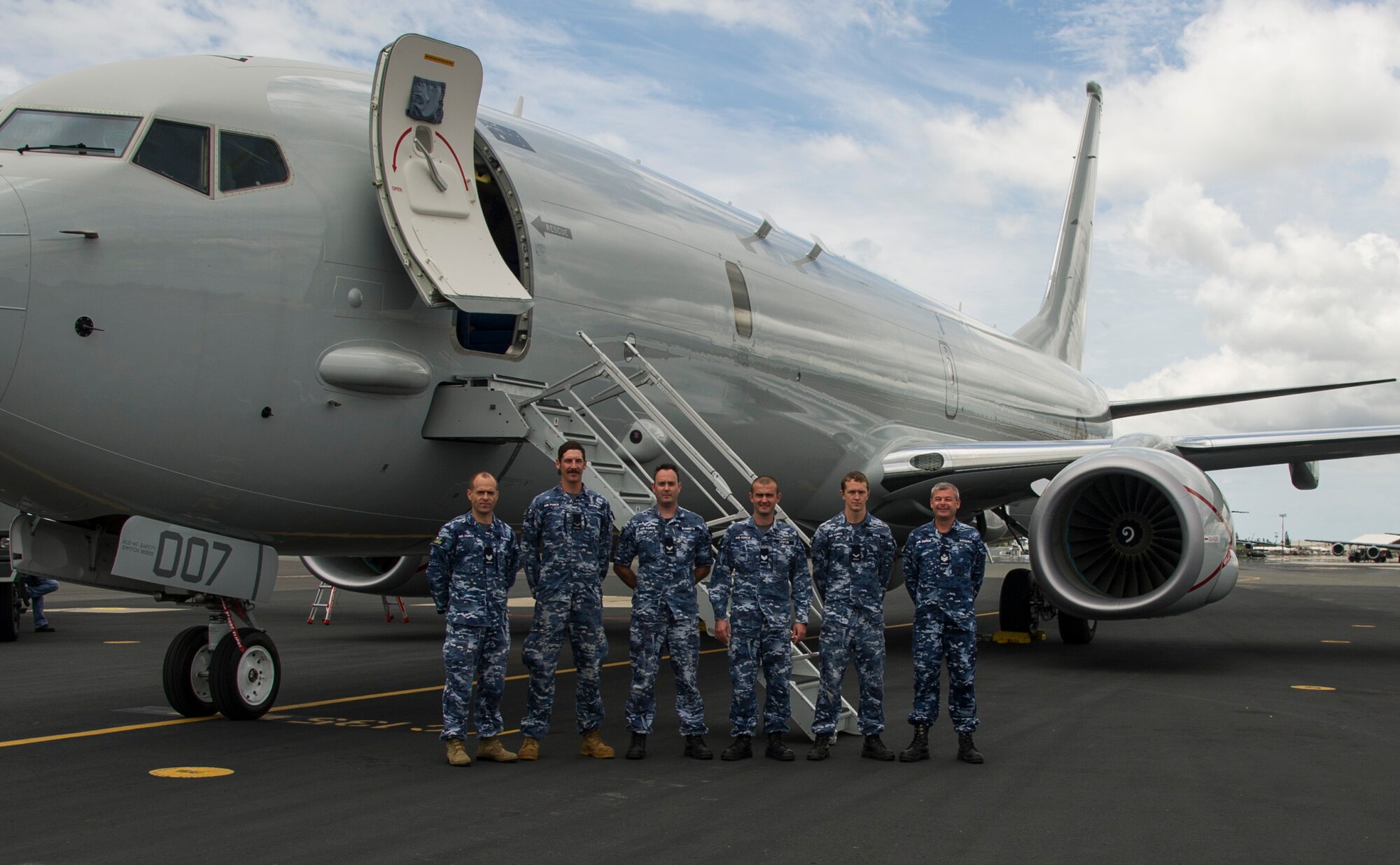 Royal Australian Air Force maintainers pose in front of a P-8A Poseidon, the seventh to be delivered to Australia, arrives at Joint Base Pearl Harbor-Hickam, Hawaii, May 1, 2018. The 15th Wing supported the P-8 during its transition to 11 Squadron, RAAF Base Edinburgh, to replace the RAAF’s AP-3C Orion aircraft. (U.S. Air Force photo by Tech. Sgt. Heather Redman)