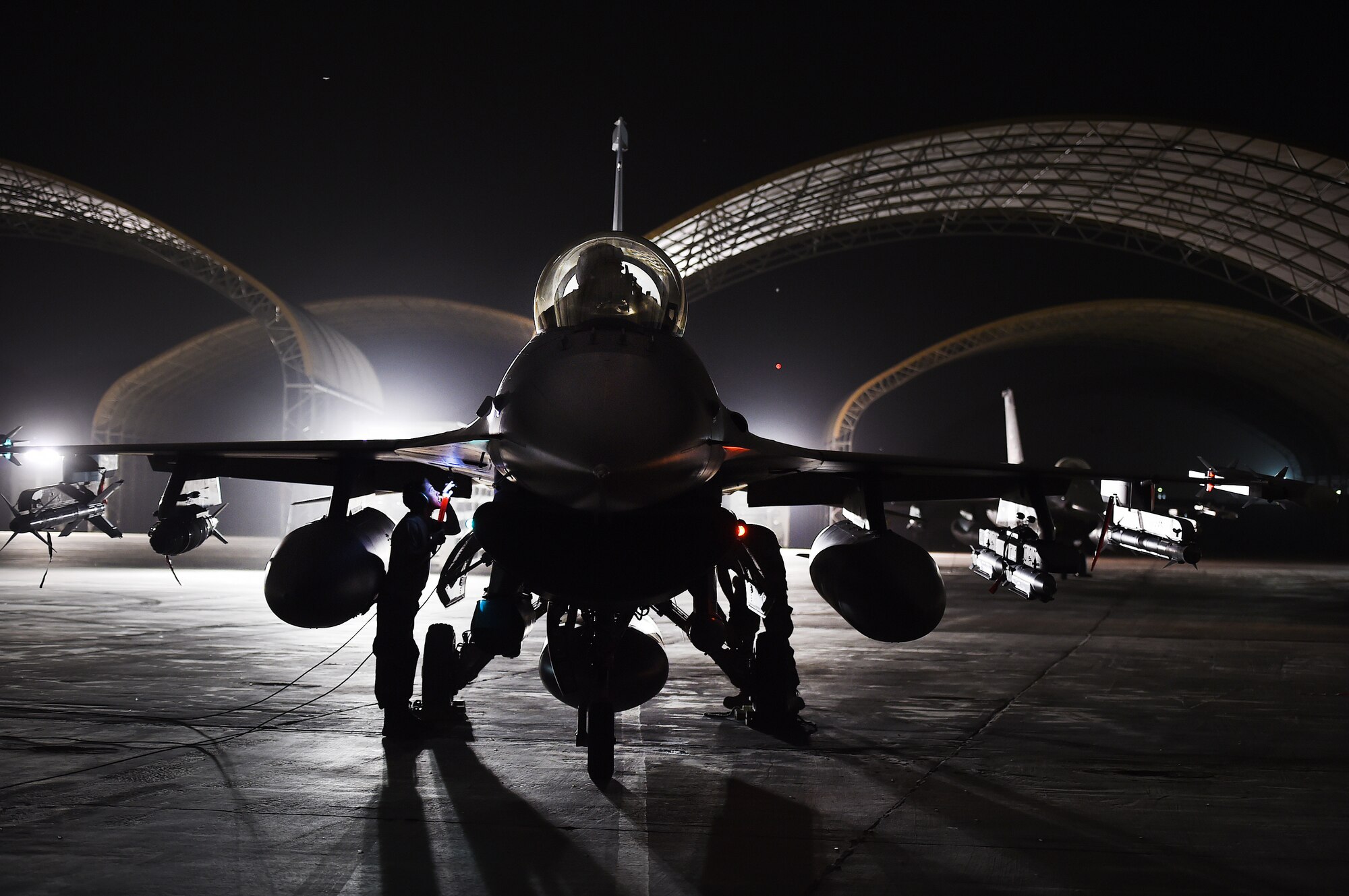 F-16 taxis at night.