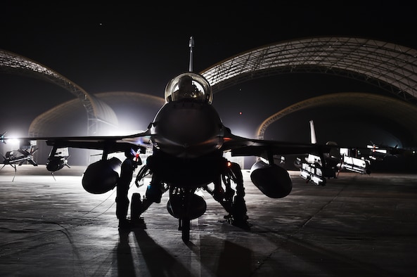 F-16 taxis at night.