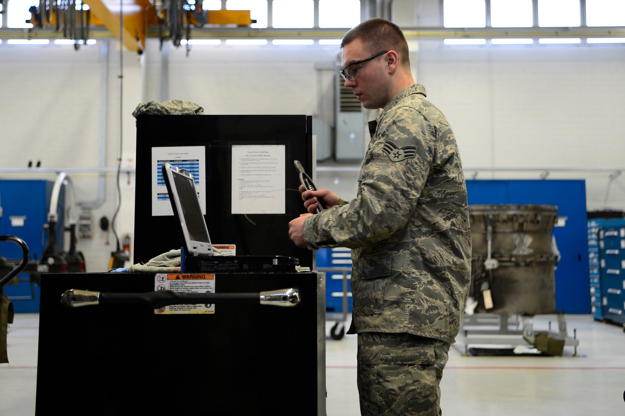The Techdata computer, displays step-by-step instructions on how to fix an F-16 engine.